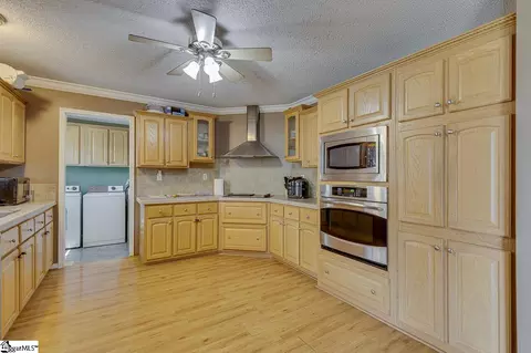 Kitchen - 1139 Wright School Rd, Belton, SC 29627 photo 2 of 4