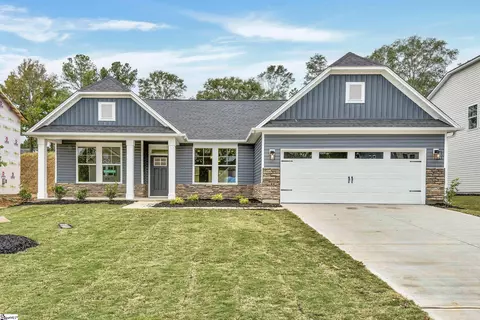 152 Hunter Ridge Dr, Boiling Springs, SC 29316