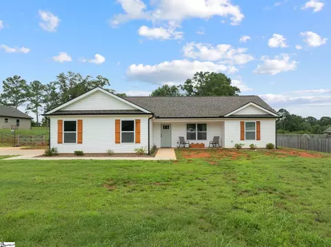 47 Georgia Acres Rd, Gray Court, SC 29645