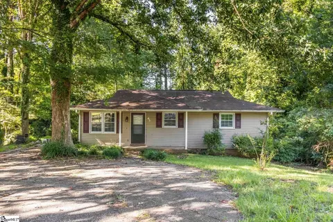 102 Padgett Ct, Wellford, SC 29385