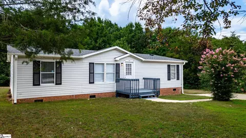 92 Tullyton Dr, Fountain Inn, SC 29644