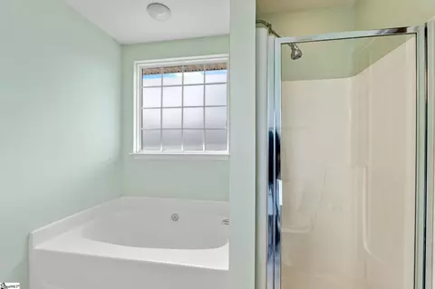 Bath - 14 Cork Dr, Greer, SC 29650 photo 2 of 4