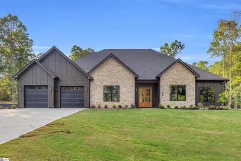 537 E Airport Rd, Greer, SC 29651