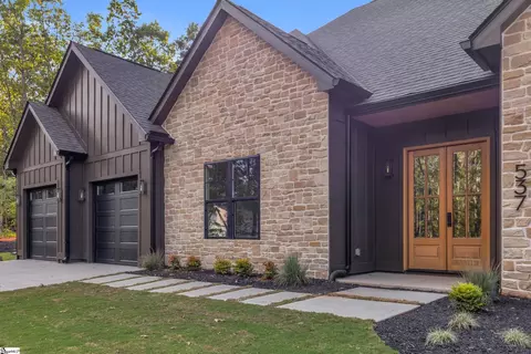 Exterior - 537 E Airport Rd, Greer, SC 29651 photo 2 of 5