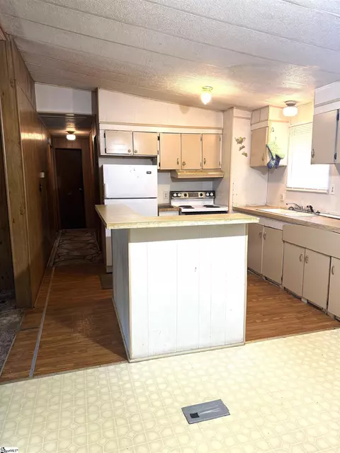 144 Davis St, Central, SC 29630 photo 3