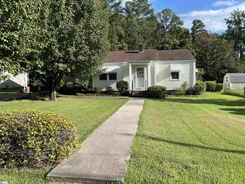207 Elm St, Clinton, SC 29325