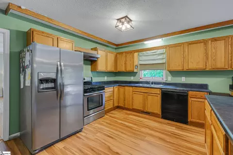 Kitchen - 117 Justin Ct, Easley, SC 29640 photo 3 of 4