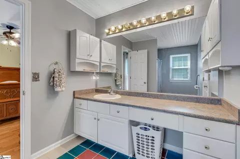 Bath - 117 Justin Ct, Easley, SC 29640 photo 3 of 5