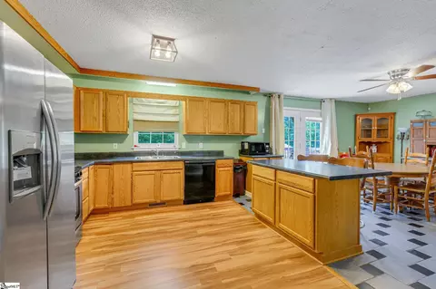 Kitchen - 117 Justin Ct, Easley, SC 29640 photo 4 of 4