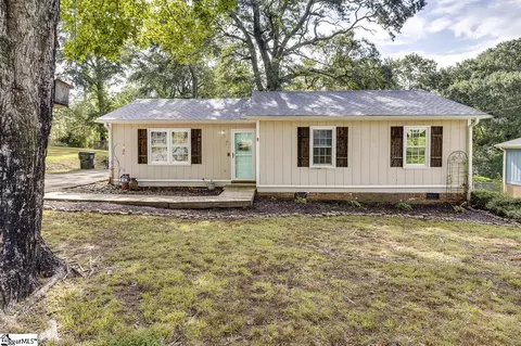 7 Melvin Cir, Taylors, SC 29687