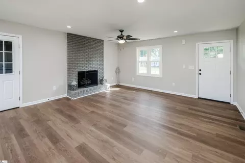 Living - 7 Lisa Dr, Williamston, SC 29697 photo 3 of 4