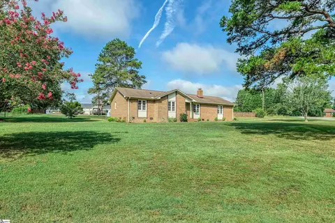 7 Lisa Dr, Williamston, SC 29697