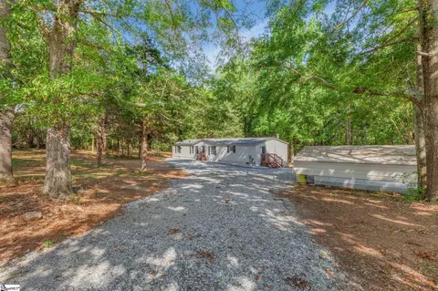 20 W Carver St, Due West, SC 29639