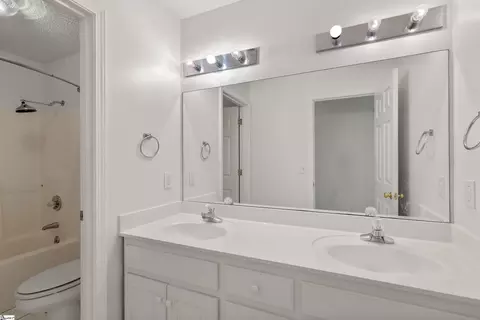 Bath - 607 Shadow Oaks Dr, Easley, SC 29642 photo 6 of 7