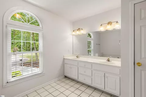 Bath - 607 Shadow Oaks Dr, Easley, SC 29642 photo 3 of 7