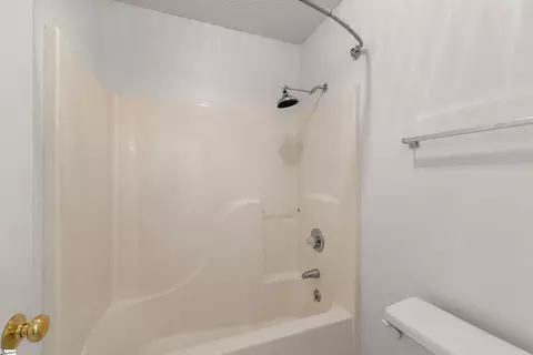 Bath - 607 Shadow Oaks Dr, Easley, SC 29642 photo 7 of 7