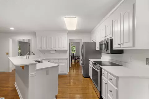 Kitchen - 607 Shadow Oaks Dr, Easley, SC 29642 photo 2 of 3