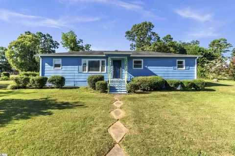 17 Charles Dr, Wellford, SC 29385