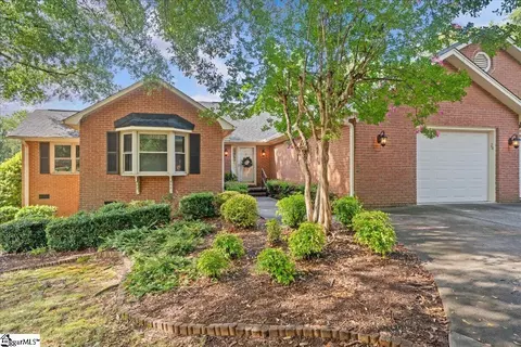 24 Fairoaks Dr, Greenville, SC 29615
