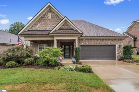 27 Layken Ln, Simpsonville, SC 29681