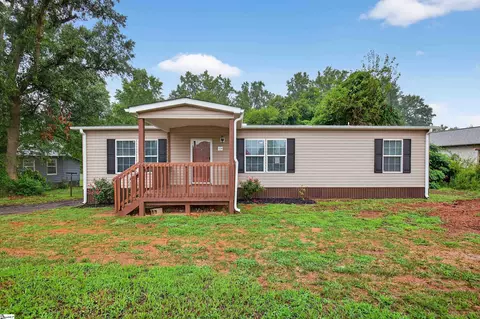 219 Church St, Wellford, SC 29385