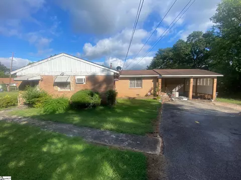 100 Truman St, Laurens, SC 29360