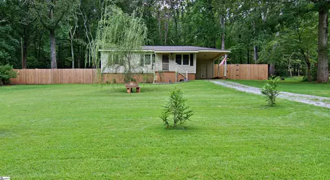 261 Ravenwood Ln, Pickens, SC 29671