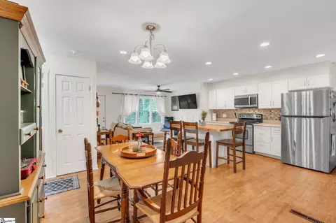 Dining - 110 Cherokee Rd, Easley, SC 29642 photo 2 of 3