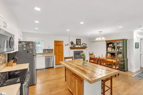 Kitchen - 110 Cherokee Rd, Easley, SC 29642 photo 4 of 4