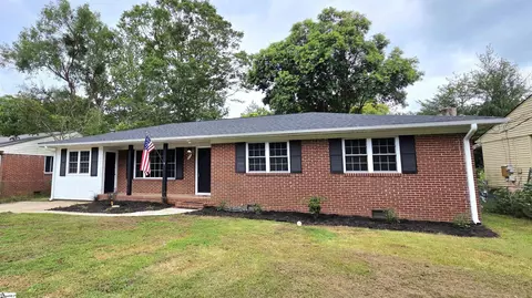 124 Forestdale Dr, Taylors, SC 29687