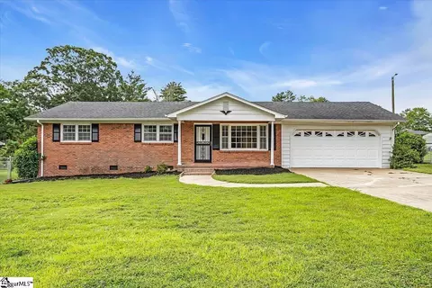 102 Lawton St, Greer, SC 29651