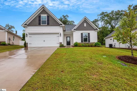 533 Clairbrook Ct, Greer, SC 29651