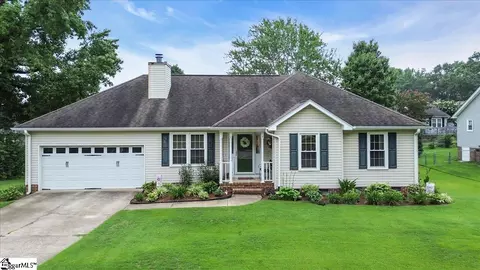 105 Clancy Ct, Simpsonville, SC 29681