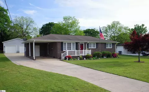 5 Borden Cir, Greenville, SC 29617