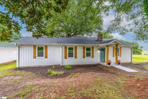 2220 Davis Rd, Woodruff, SC 29388