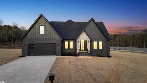 741 New South Ct, Wellford, SC 29385