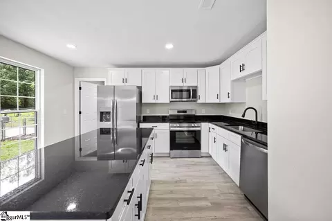 Kitchen - 1016 Scott Rd, Anderson, SC 29621 photo 2 of 3