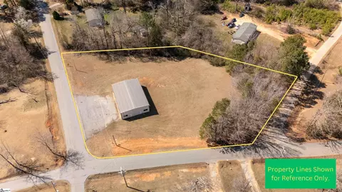 204 Woodberry Dr, Laurens, SC 29360