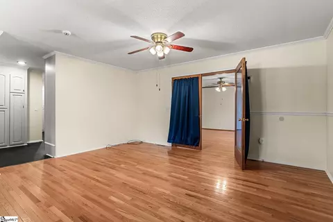 Living - 4 River Dr, Williamston, SC 29697 photo 7 of 10