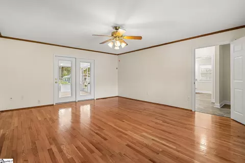 Living - 4 River Dr, Williamston, SC 29697 photo 8 of 10
