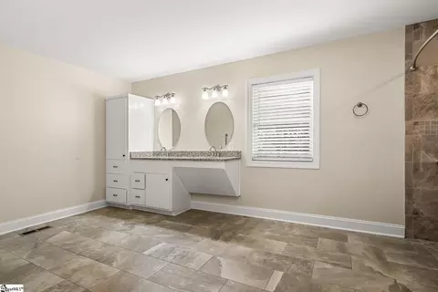 Bath - 4 River Dr, Williamston, SC 29697 photo 1 of 7