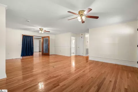 Living - 4 River Dr, Williamston, SC 29697 photo 4 of 10