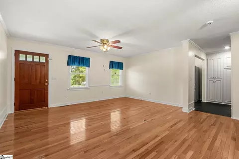 Living - 4 River Dr, Williamston, SC 29697 photo 2 of 10