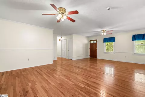 Living - 4 River Dr, Williamston, SC 29697 photo 5 of 10