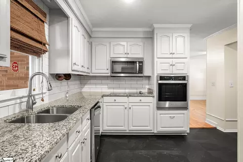 Kitchen - 4 River Dr, Williamston, SC 29697 photo 3 of 4