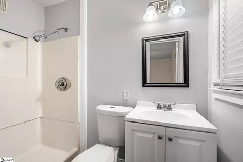 Bath - 4 River Dr, Williamston, SC 29697 photo 5 of 7