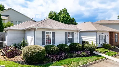 71 Huntress Dr, Greer, SC 29651