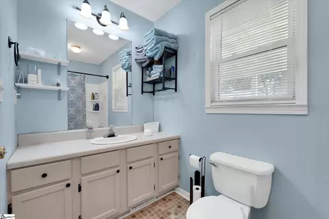Bath - 203 Phillips Ave, Easley, SC 29640 photo 1 of 2