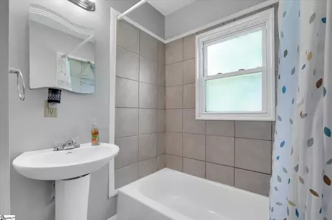 Bath - 203 Phillips Ave, Easley, SC 29640 photo 2 of 2