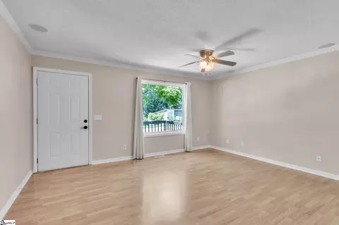Living - 110 Nottingham Ln, Easley, SC 29640 photo 3 of 3